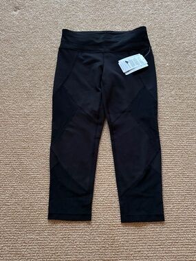 Women's Athleta Mesh Sonar Capri Leggings, Size XS NWT